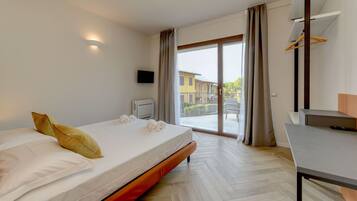 3 chambres, coffres-forts dans les chambres, fer et planche Ă repasser