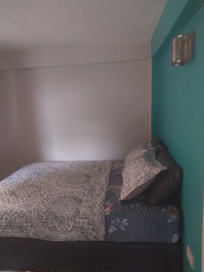 2 habitaciones, tabla de planchar con plancha, wifi y ropa de cama 
