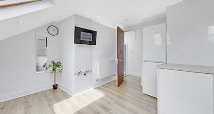 Luxury London 8 bedroom Near Excel London