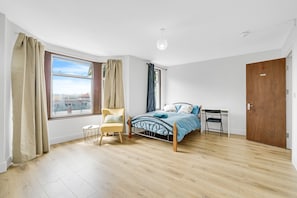 8 bedrooms, iron/ironing board, WiFi, bed sheets