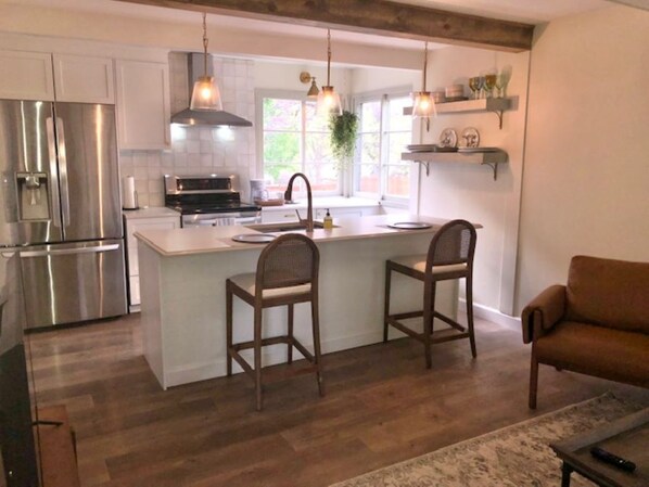 Micro-ondes, four, plaque de cuisson, lave-vaisselle