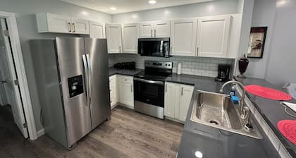 Glamorous 1BR/1.5BA Apartment – Modern Charm with a Touch of Old Hollywood Glam