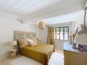 3 dormitorios, tabla de planchar con plancha, wifi gratis y ropa de cama