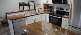 Quaint 2BR/2BA Apartment – Rustic Country Charm in the Heart of Downtown Fulton