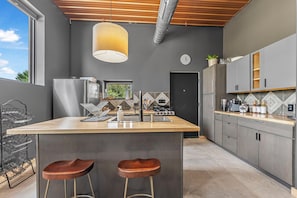 Micro-ondes, four, plaque de cuisson, lave-vaisselle
