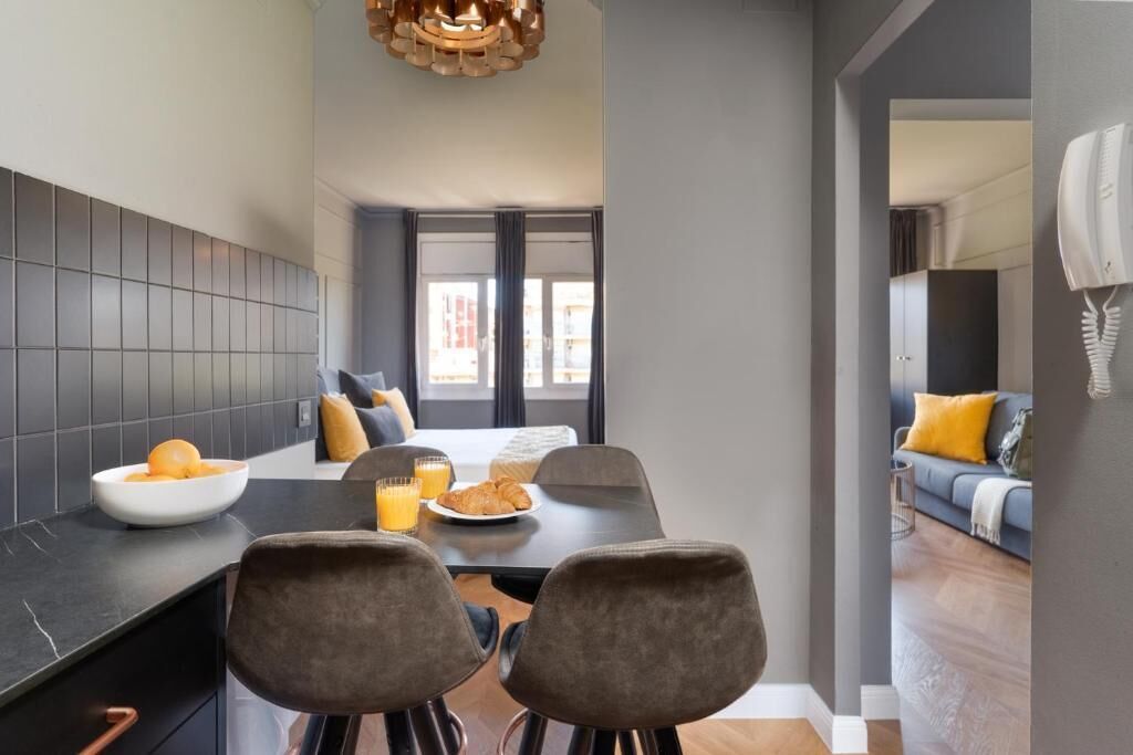 5 slaapkamers, een bureau, een strijkplank/strijkijzer, gratis wifi