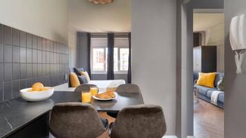 5 slaapkamers, een bureau, een strijkplank/strijkijzer, gratis wifi