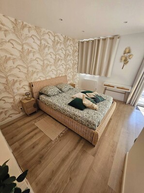 3 soverom, skrivebord, reiseseng for barn og wi-fi (inkludert)