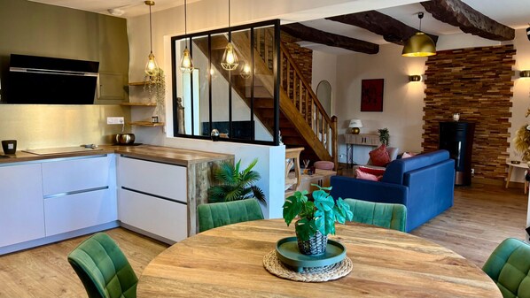 المنشأة من الداخل