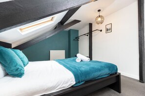4 bedrooms, iron/ironing board, WiFi, bed sheets