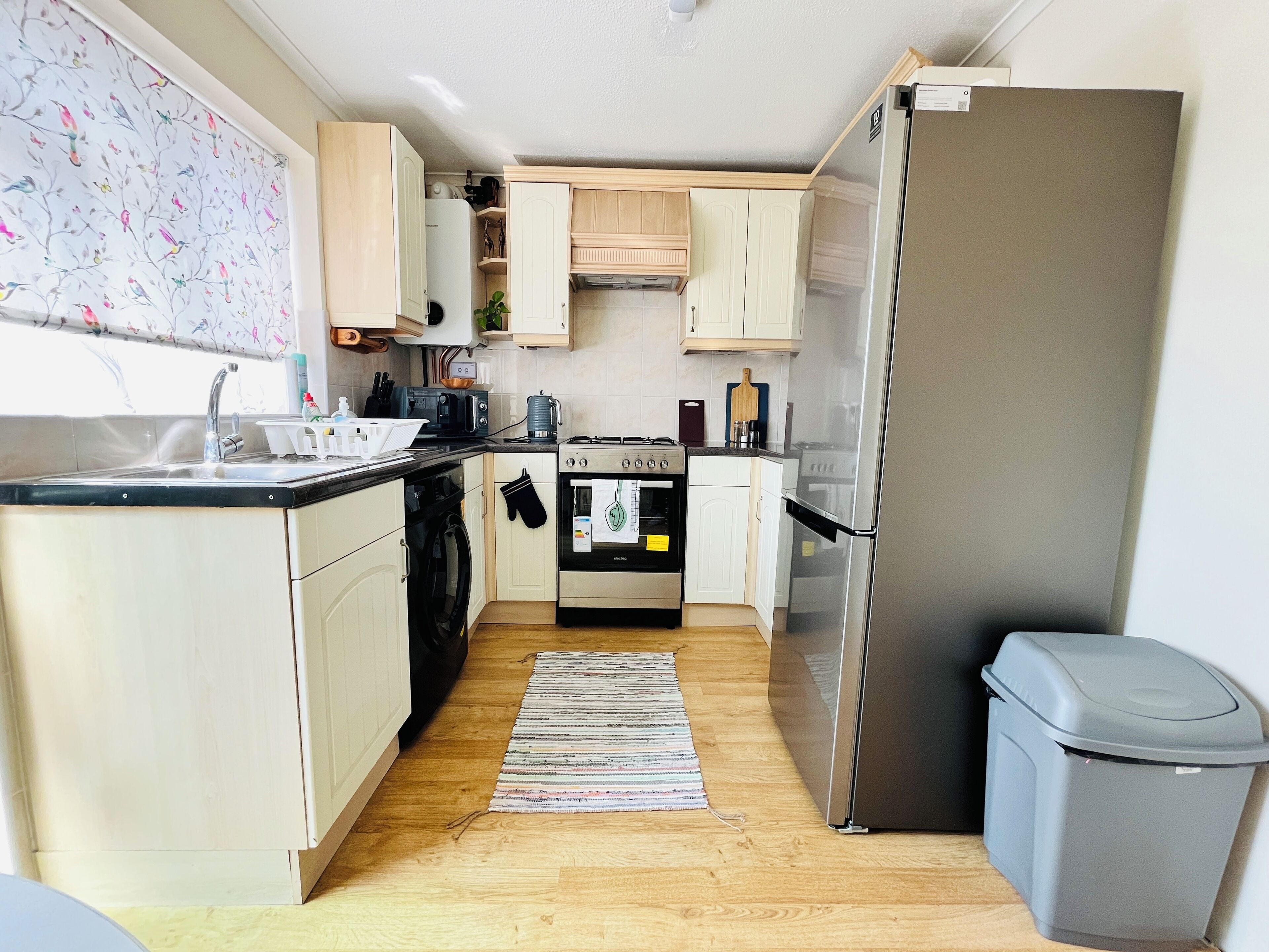 Fridge, microwave, oven, coffee/tea maker