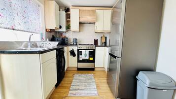 Fridge, microwave, oven, coffee/tea maker