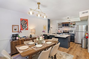 Micro-ondes, four, plaque de cuisson, lave-vaisselle