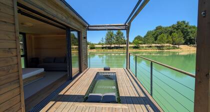 Lodge on the water in Dordogne