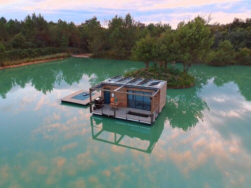 Lodge on the water in Dordogne