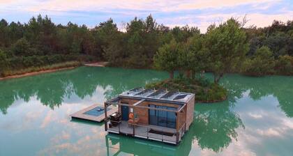 Lodge on the water in Dordogne