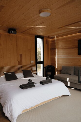 Lodge on the water in Dordogne