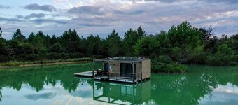 Lodge on the water in Dordogne