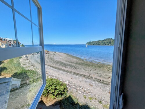 Heron's Nest is a waterfront spectacular 3-bedroom townhome in Port Ludlow