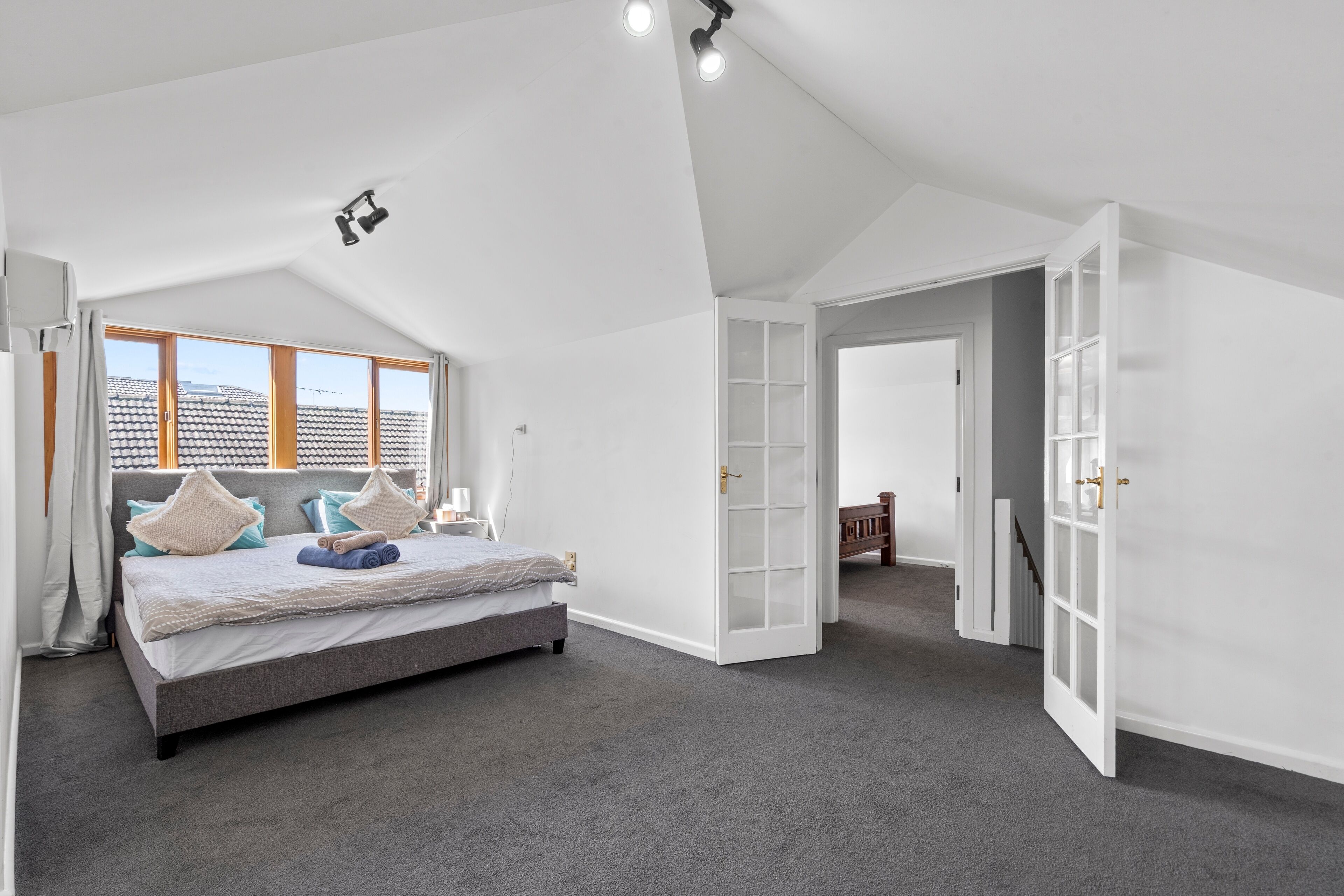 5 chambres, fer et planche à repasser, Wi-Fi gratuit, draps fournis