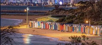 Pool • Large 5BR Home • BBQ • 5 Car Parks • Central