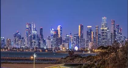 Pool • Large 5BR Home • BBQ • 5 Car Parks • Central