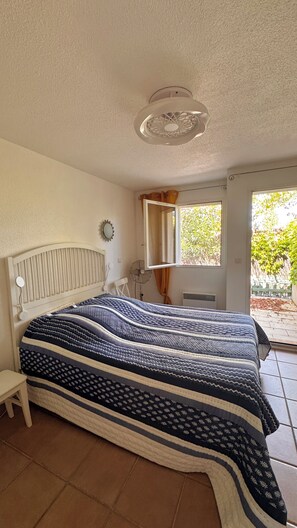 1 chambre, bureau, fer et planche à repasser, Wi-Fi gratuit