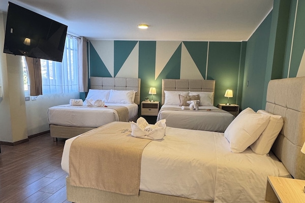 Tripla familiare | Copriletto in piuma, con stile personalizzato, una scrivania