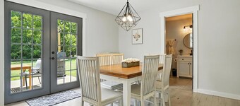 Next to lake, 30 minutes to downtown Cincinnati, fire pit, grill, foosball.