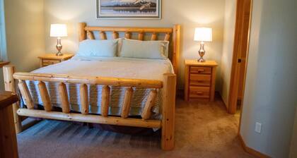 3-bedroom condo in the charming, serene Running Y Ranch Resort, Klamath Falls