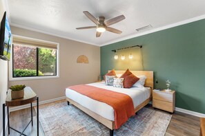 4 bedrooms, iron/ironing board, WiFi, bed sheets - Views, Hot Tub, Firepits, Easy Hiking Access In Neighborhood - Chapel, Sedona (Sedona)