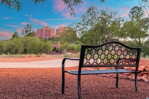 Property grounds - Views, Hot Tub, Firepits, Easy Hiking Access In Neighborhood - Chapel, Sedona (Sedona)