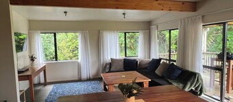 Mokoroa Retreat - peaceful location, pet friendly!