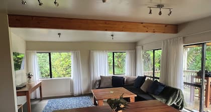 Mokoroa Retreat - peaceful location, pet friendly!