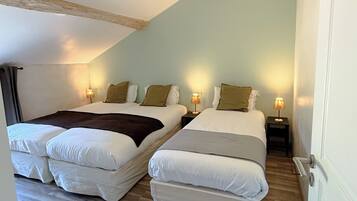 Bügeleisen/Bügelbrett, WLAN, Bettwäsche