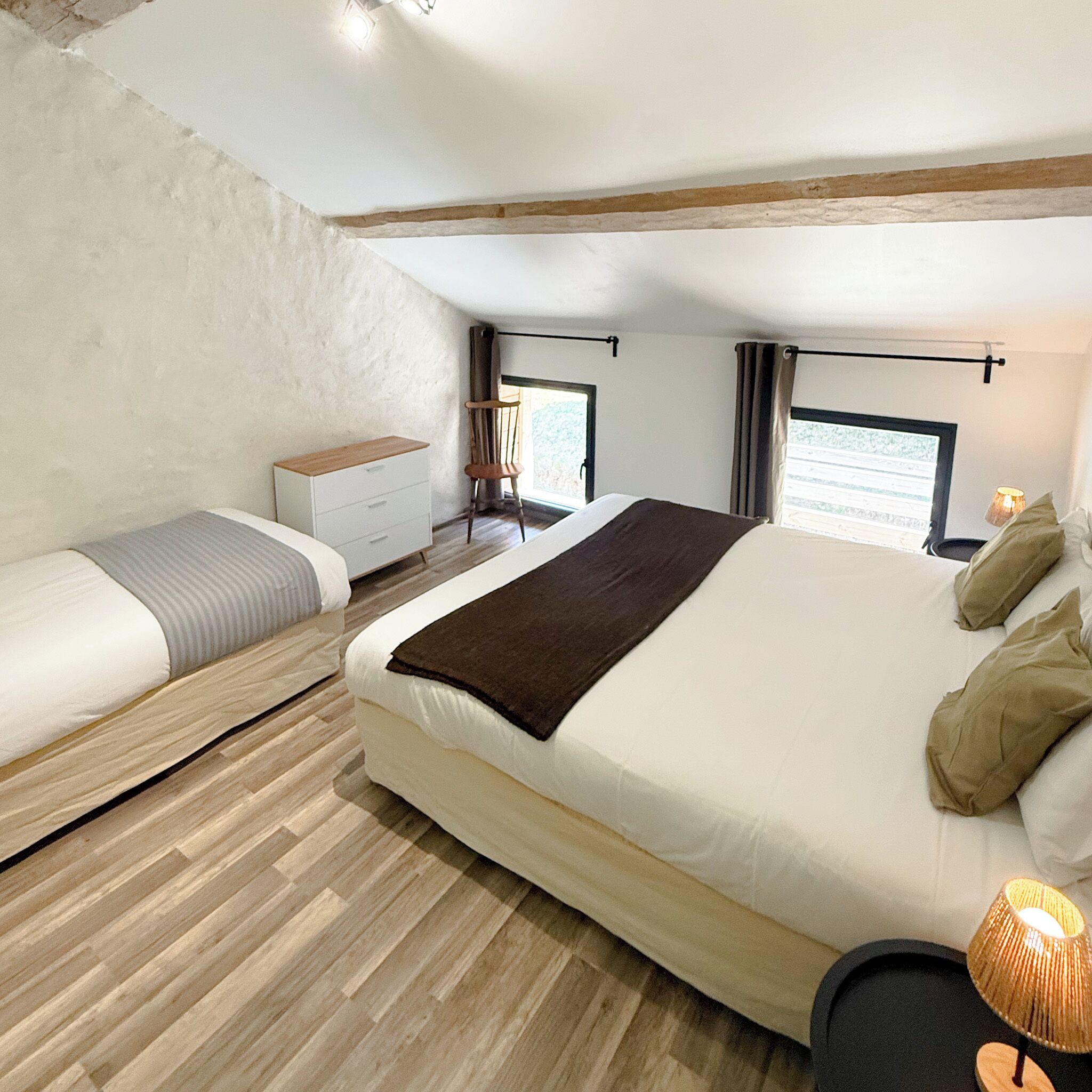 4 chambres, fer et planche à repasser, Wi-Fi, draps fournis