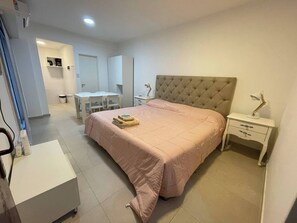 Apartment, 1 Bedroom, Smoking, Patio | 1 bedroom