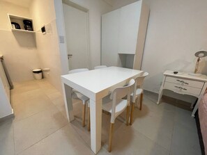 Lejlighed - 1 soveværelse - ryger - terrasse | Spiseområde