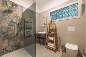 Luxury Double Room, Balcony, Courtyard View | Bathroom | Hair dryer, slippers, towels, soap