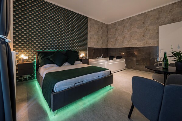 Luxury Double Room, Balcony, Courtyard View | Laptop workspace, blackout drapes, soundproofing, free WiFi