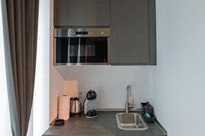 Deluxe Double Room, Balcony, Courtyard View | Private kitchen | Fridge, cookware/dishes/utensils