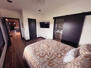 5 quartos, ferros/tábuas de passar roupa, Wi-Fi, roupa de cama