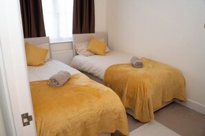 3 bedrooms, desk, iron/ironing board, free WiFi