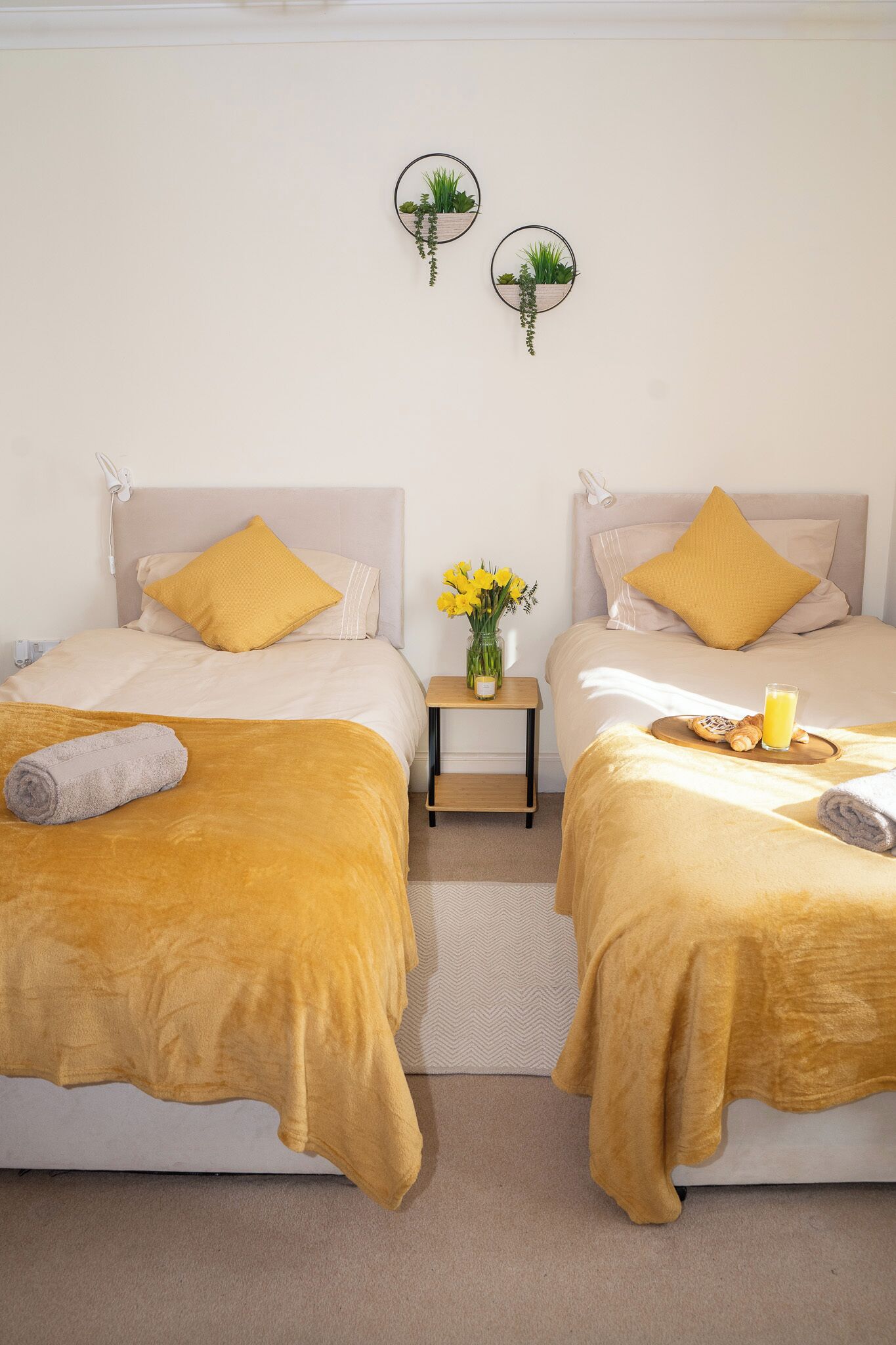 3 habitaciones, escritorio, tabla de planchar con plancha y wifi gratis 