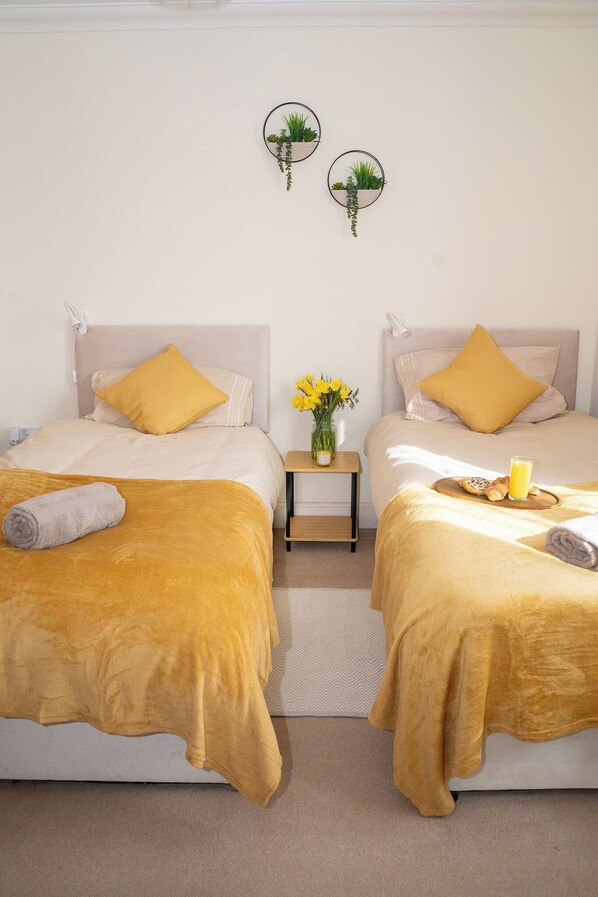 3 bedrooms, desk, iron/ironing board, free WiFi