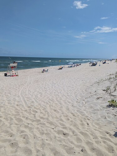 3-bedroom house in peaceful Mantoloking with WiFi, AC. Ocean block.