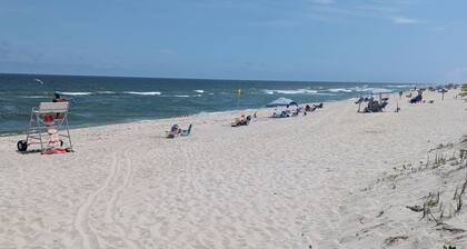 3-bedroom house in peaceful Mantoloking with WiFi, AC. Ocean block.