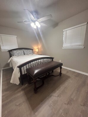 Iron/ironing board, free WiFi, bed sheets