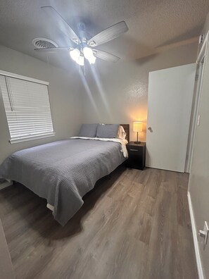 4 Schlafzimmer, Bügeleisen/Bügelbrett, kostenloses WLAN, Bettwäsche