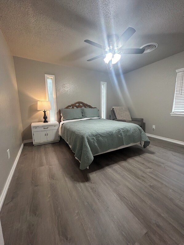 4 bedrooms, iron/ironing board, travel crib, free WiFi